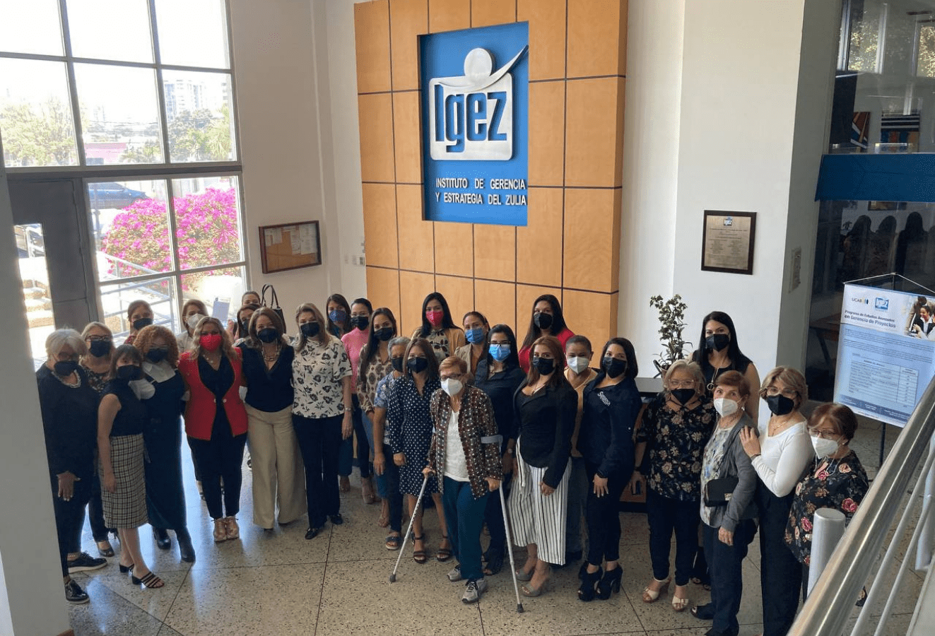 Más de 50 mujeres participaron en el Ciclo de Conferencias Mujer y Gerencia: Experiencias y Retos